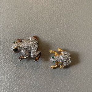 KENNETH JAY LANE VINTAGE SMALL FROG RHINESTONE BROOCH/PIN